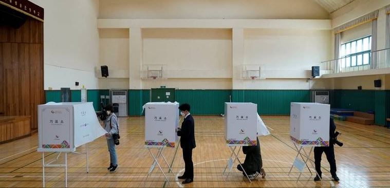 दक्षिण कोरियामा आज निर्वाचन, सङ्क्रमितलाई पनि मतदानको व्यवस्था