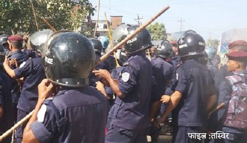 नेपालगञ्जनमा प्रहरी र स्थानीय व्यापारीबीच झडप, प्रहरीको गाडीमा क्षति