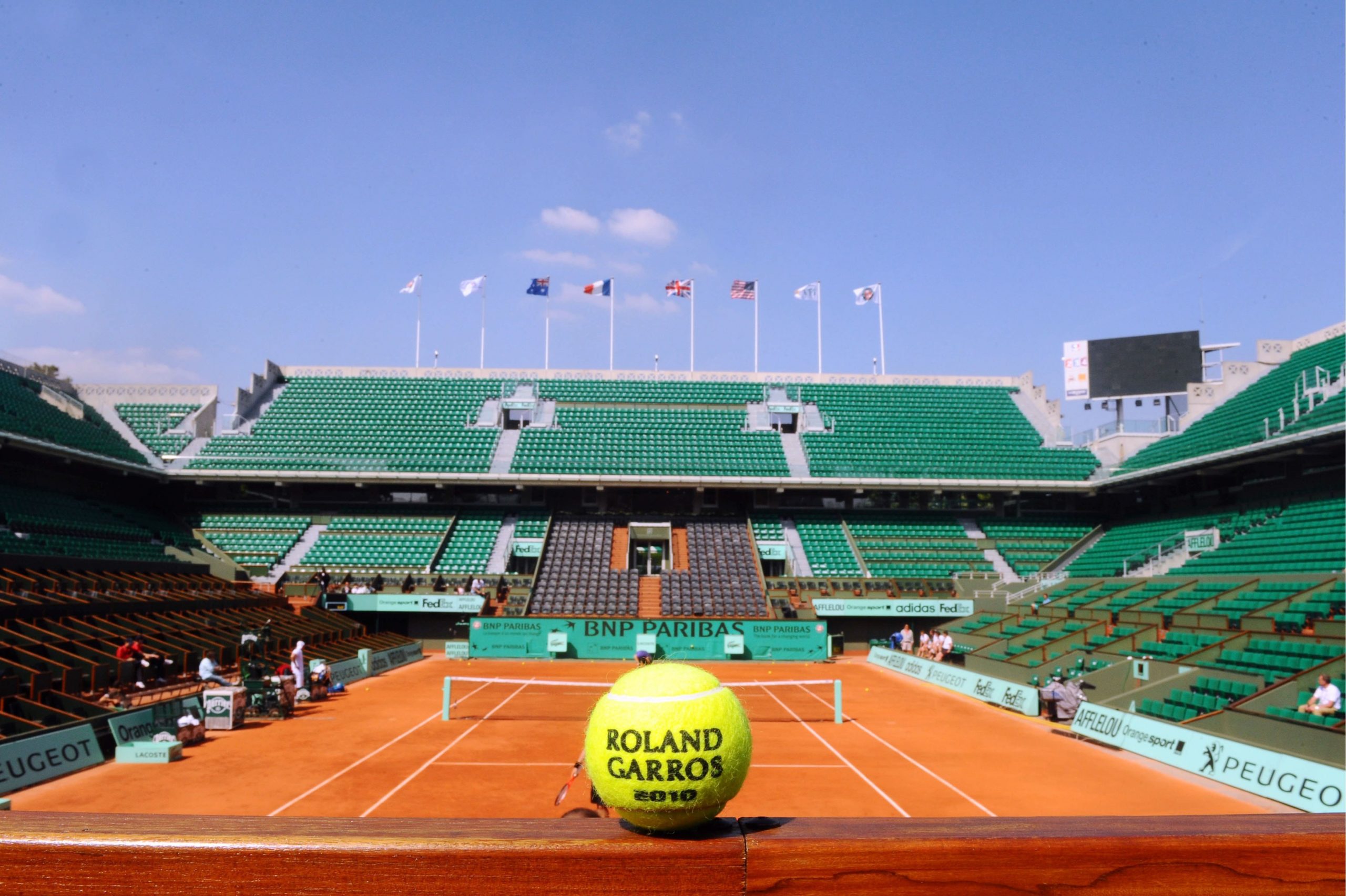 स्थगित फ्रेन्च ओपन टेनिस प्रतियोगिता खेलाउनेविकल्पबारे बहस शुरु