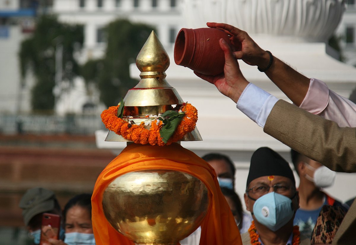 रानिपोखरीमा २८ तोला सुनको गजुर