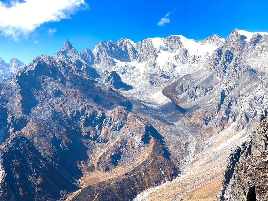 पर्यटन विकासमा पनि हेलम्बु अग्रस्थानमा : सगरमाथा आरोही कान्छी डोल्मा ह्योल्मो सहितको टोलीले नयाँ चुचुराको आरोहण गर्दै