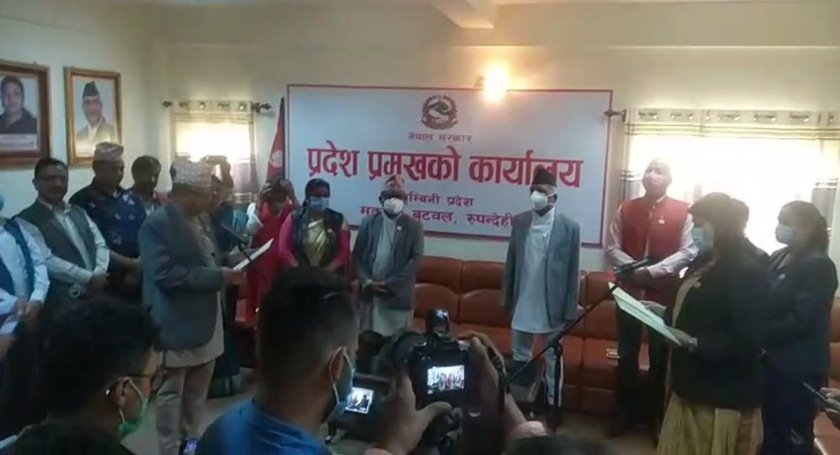 लुम्बिनी प्रदेशका नवनियुक्त मन्त्रीहरुले पद तथा गोपनीयताको शपथ लिए