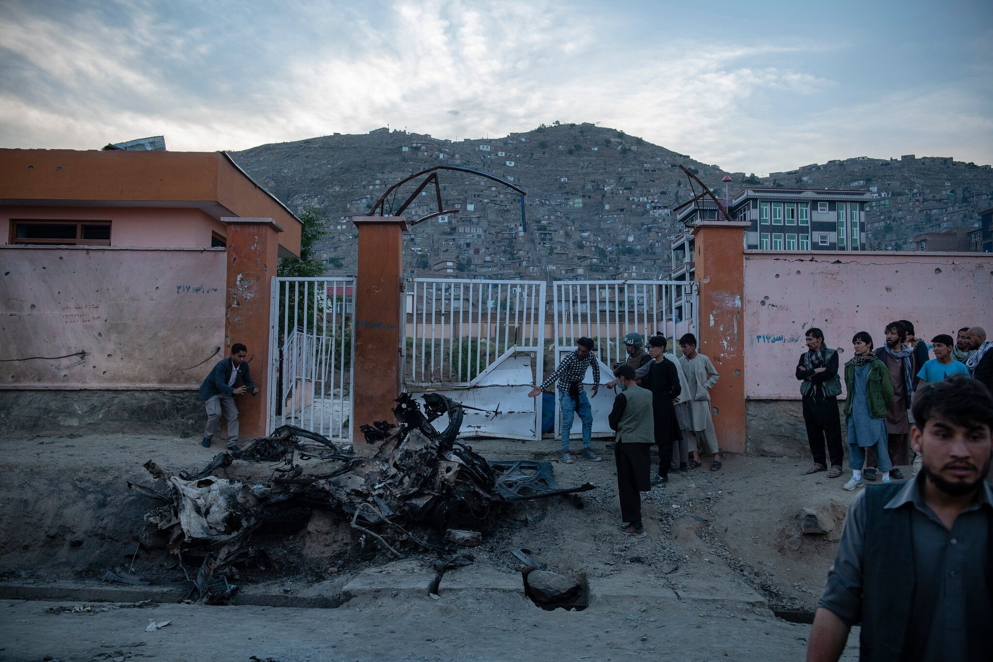 काबुल विमानस्थल अपडेट : विस्फोटमा परी मृत्यु हुनेको संख्या ८० पुग्यो