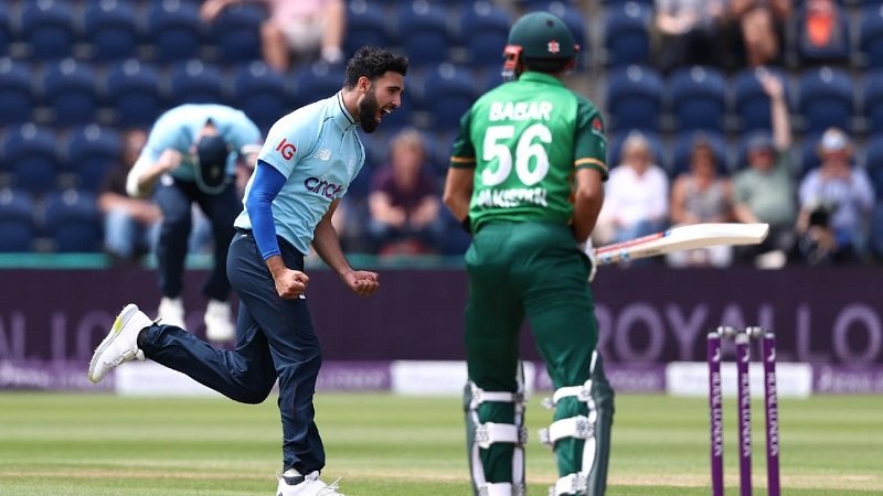 इङ्ग्ल्यान्डसँगको पहिलो एक दिवसीय क्रिकेटमा पाकिस्तान ९ विकेटले पराजित