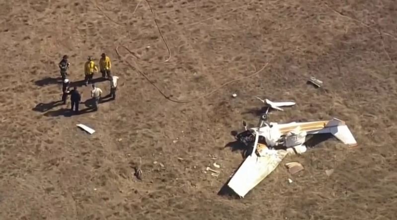 आकाशमा दुई विमान ठोक्किदा तीन जनाको मृत्यु