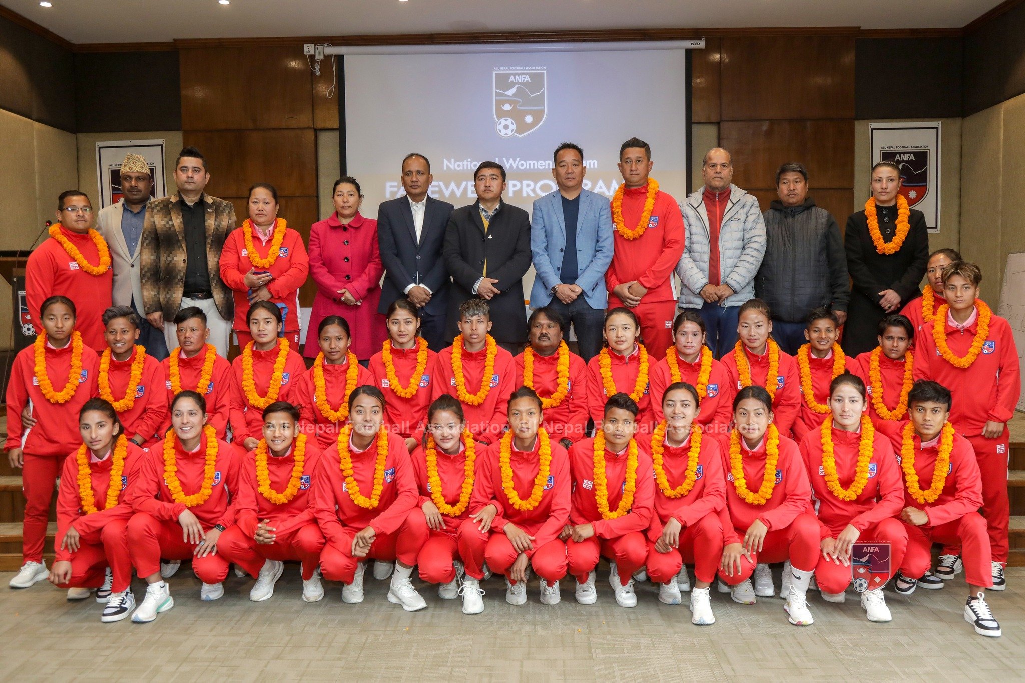 मैत्रीपूर्ण खेल खेल्ने भारत जाने नेपाली राष्ट्रिय महिला फुटबल टोलीलाई बिदाइ