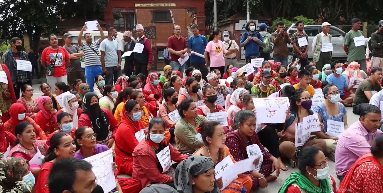 काठमाडौं महानगरपालीकाबिरुद्व फुटपाथ व्यवसायीको प्रदर्शन