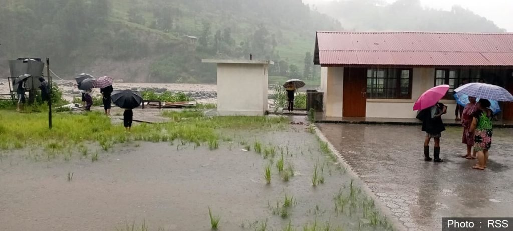 हेलम्बु र मेलम्चीमा बाढी : विद्यालयमा क्षति, घरहरू जोखिममा