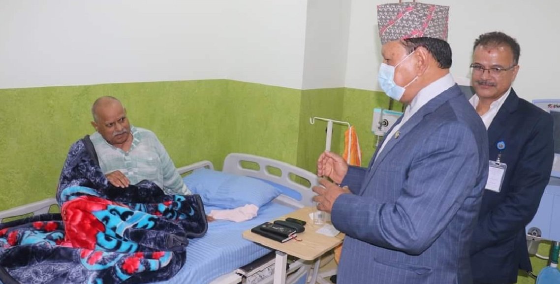 पूर्वराष्ट्रपति रामवरण यादव स्वास्थ्य उपचारका लागि वीर अस्पताल भर्ना